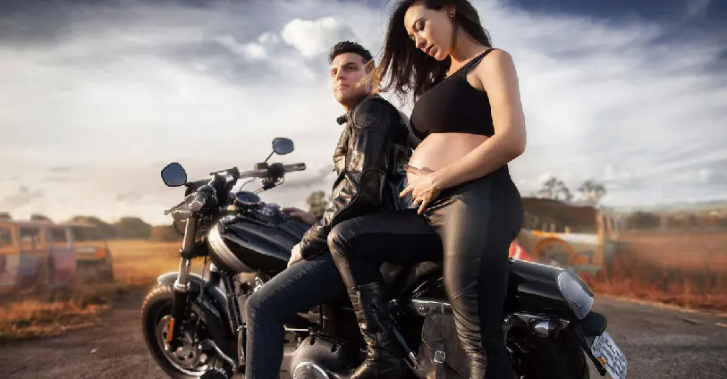 montar en moto embarazada - Cómo debe sentarse una mujer embarazada en moto